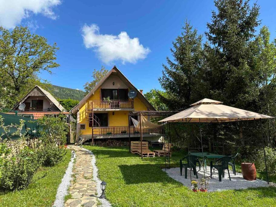 Cosy Mountain Villa In Nizepole บิโตลา ภายนอก รูปภาพ