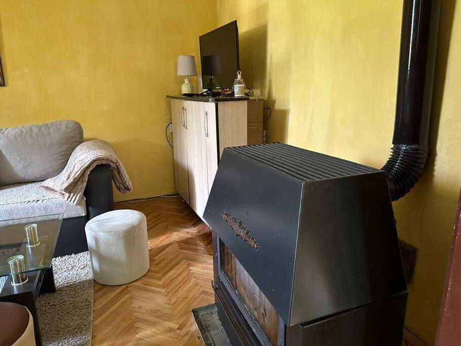 Cosy Mountain Villa In Nizepole บิโตลา ภายนอก รูปภาพ