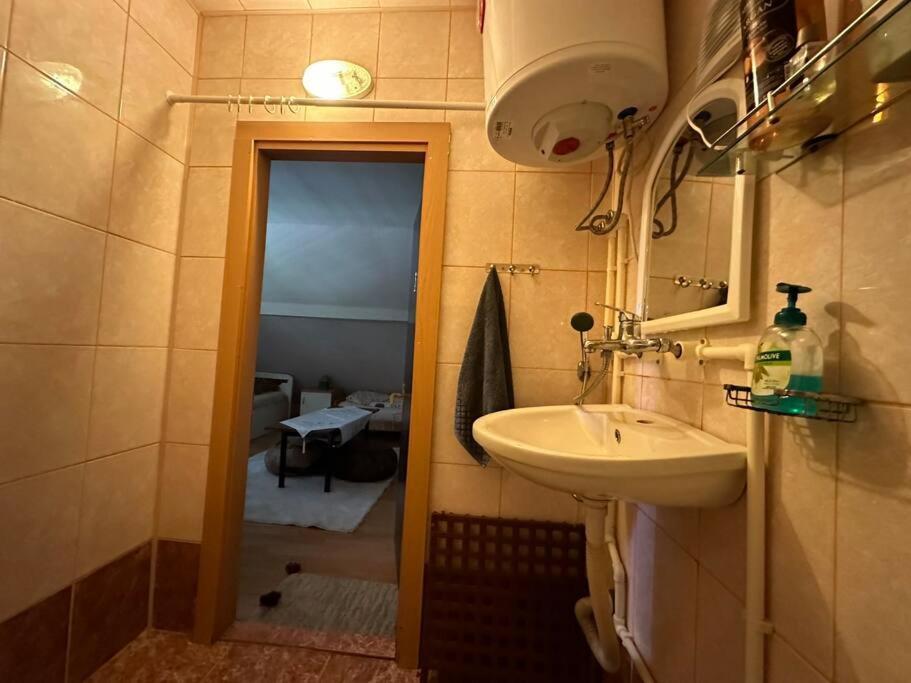Cosy Mountain Villa In Nizepole บิโตลา ภายนอก รูปภาพ