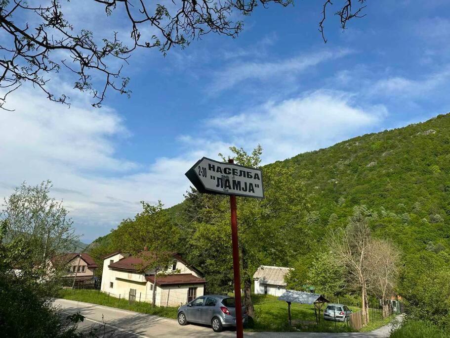 Cosy Mountain Villa In Nizepole บิโตลา ภายนอก รูปภาพ
