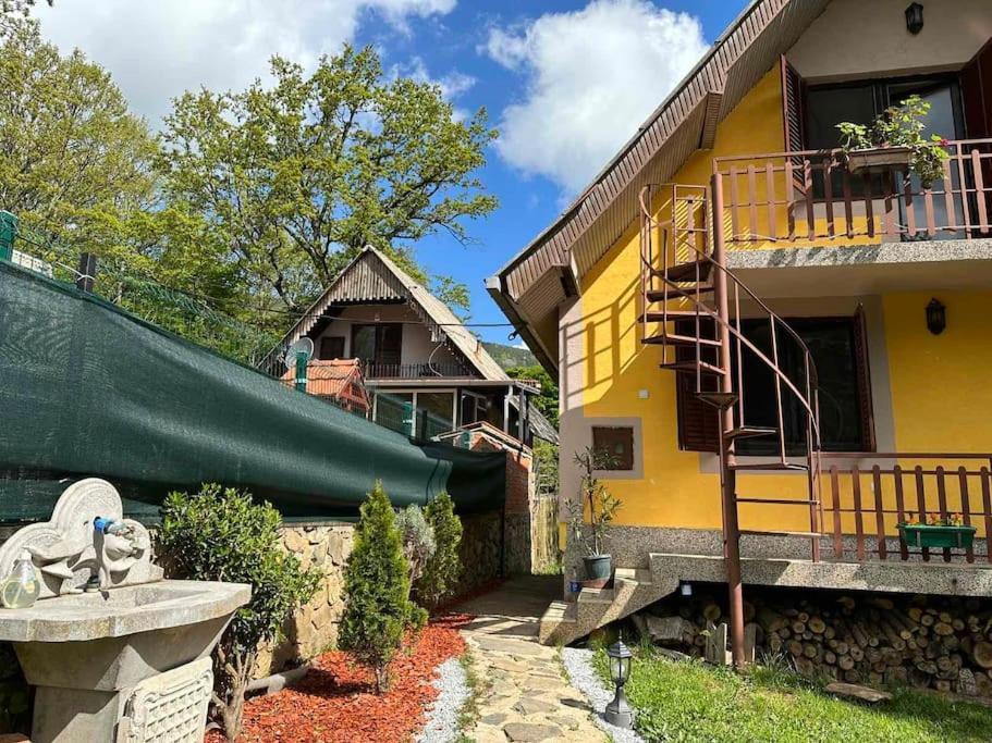 Cosy Mountain Villa In Nizepole บิโตลา ภายนอก รูปภาพ