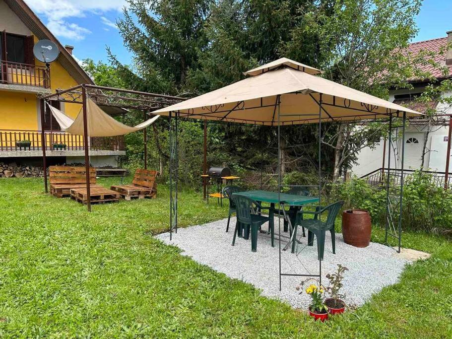 Cosy Mountain Villa In Nizepole บิโตลา ภายนอก รูปภาพ